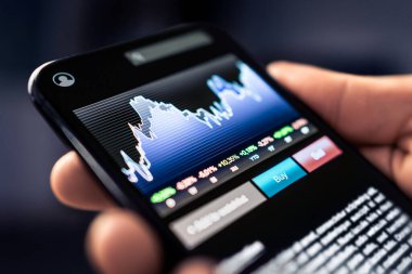 Cep telefonunda ETF ya da kripto indeksi. Telefonlu broker. Değiş tokuş fonu. Zenginlik ve borsa uygulaması. Borsa, finans ve para işi teknolojisi. Yatırımcı için dijital grafik ve veri.
