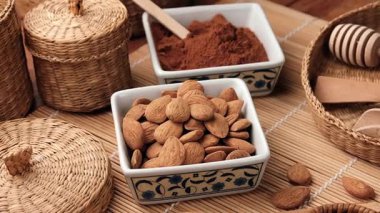 Kapta kabuklu badem yığını - yakın çekim