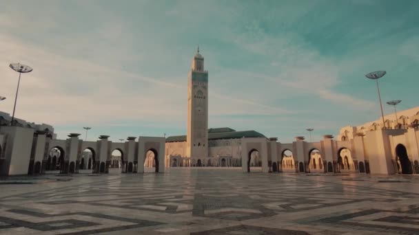 夕日のハサン2世モスクの景色 モロッコのカサブランカ — ストック動画