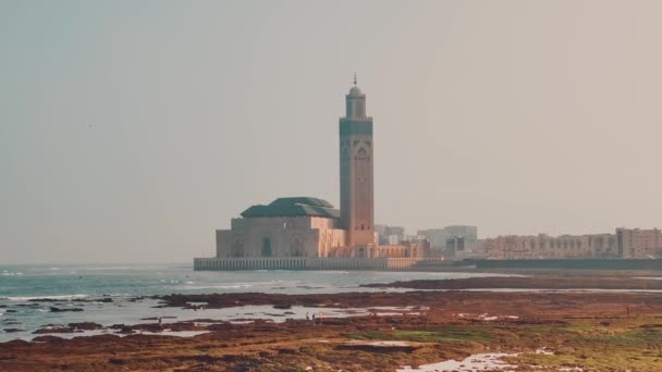 Vista Mezquita Hassan Desde Callejón Casablanca Marruecos — Vídeo de stock