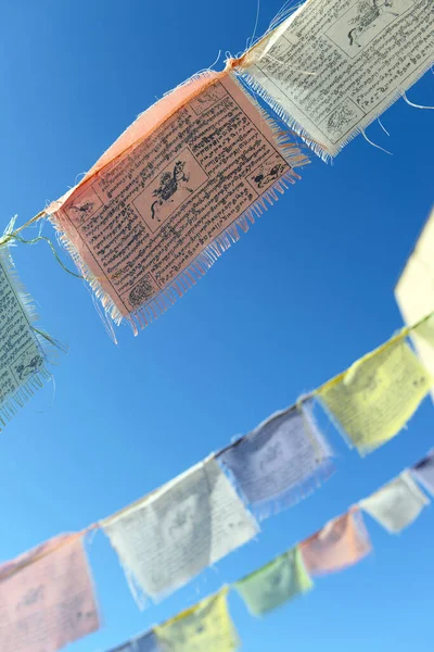 Tibeti Zászlók Mozognak Széllel Terjesztik Imákat Szándékokat Stock Fotó