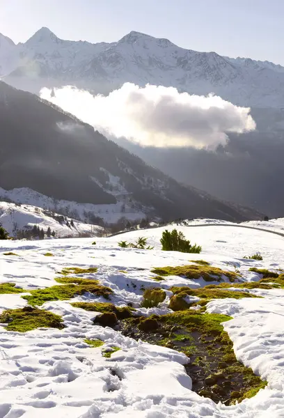 Berge Schnee Wolken Und Wasser Pyrenäen — Stockfoto