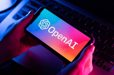 Akıllı telefon ekranında OpenAI logosunun resimli editörü. Open Ai, AI ChatGPT ve Dall-E: POLTAVA, UKRAINE - 12 Şubat 2023.