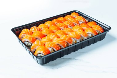 Philadelphia teslimat kutusunda yuvarlanıyor..