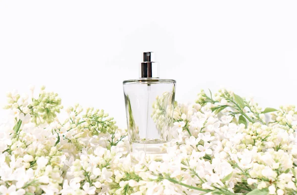 Kwiatowy Zapach Koncepcji Perfumerii Wykonany Butelki Perfum Kwitnącej Gałęzi Białego — Zdjęcie stockowe