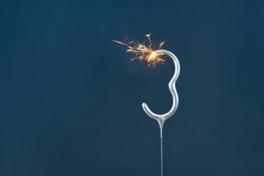 Bengal yangınlarıyla yapılan 3 yıllık şenlik arkaplanı 3 numara olarak kutlandı..