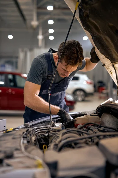 Young Mid Adult Mechanic Repairing System Car Hood Auto Repair — Fotografia de Stock