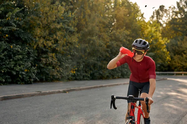 Professional Sporty Cyclist Black Helmet Protective Glasses Active Wear Dynamically — Zdjęcie stockowe