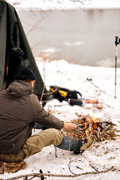 Bonfire Wood Material Campfire Rear View Young Active Healthy Man — Stockfoto