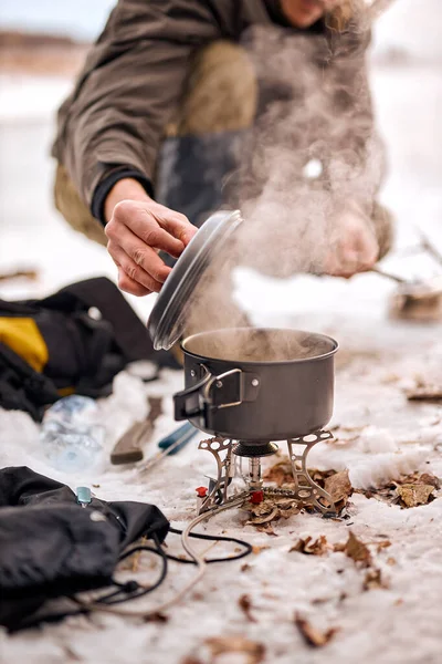 Cropped Unrecognizable Man Preparing Food Winter Forest Bushcraft Travel Adventure — Stockfoto