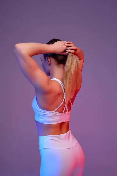 Rückenansicht Einer Sexy Sportlerin Die Pferdeschwanz Macht Vorbereitung Auf Das — Stockfoto