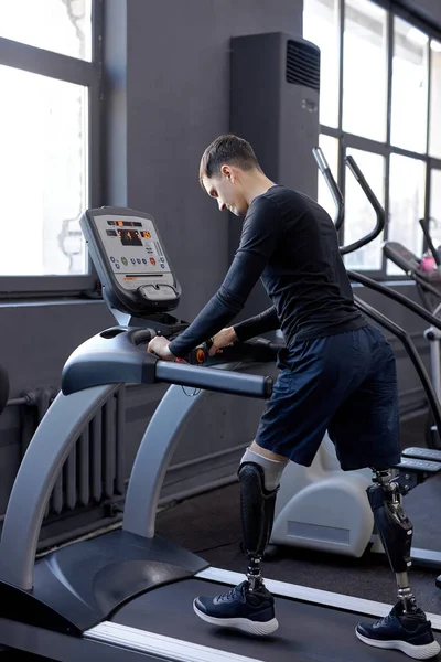 Love Life Man Concentrated Walking Treadmill Side View Shot Lifestyle — Stock Photo, Image