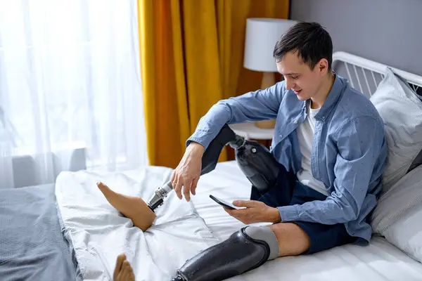 Man Artificial Leg Prosthesis Using Smartphone Browsing Web Watching Movie — Stock Photo, Image