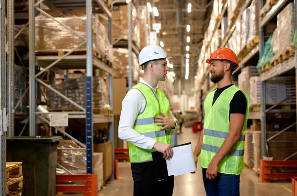 Warehouse Managers Work Wear Organizing Distribution Warehouse Storage Area Caucasian — Stock Photo, Image