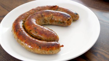 Sai Ua ya da Kuzey Tayland Sai Ua veya Chiang Mai Sai Lork Tayland 'ın kuzeyinde ızgara domuz sosisi. Ev yapımı Tayland sosisi..