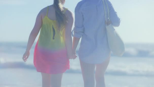 Вид Ззаду Стильна Мати Дочка Підліток Пляжі Біжить — стокове відео