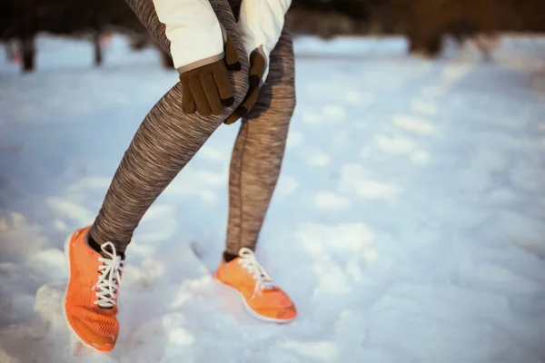 Closeup Woman White Jacket Having Leg Pain Outdoors City Park — Φωτογραφία Αρχείου