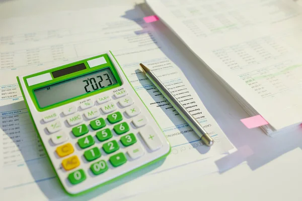 Czas Podatkowy Kalkulator Dokumenty Biurku — Zdjęcie stockowe
