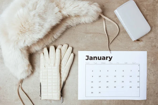 Vinter Platt Låg Med Päls Hatt Handskar Och Januari Kalender — Stockfoto