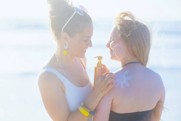 Smiling Stylish Mother Teenage Daughter Sunscreen Swimsuit Beach — Stock Photo, Image