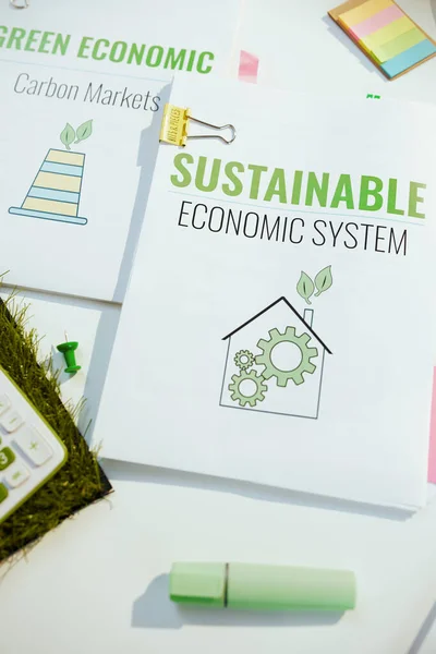 Umweltbewusstes Geschäft Dokumente Tisch — Stockfoto