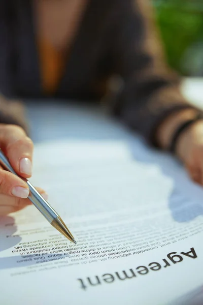 Woman Reading Agreement Document — Stock Photo, Image