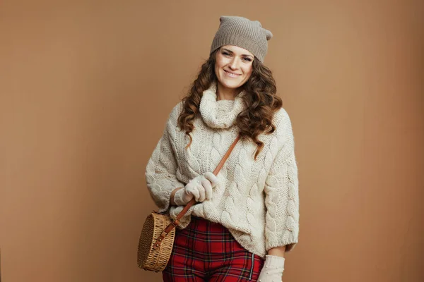 Hola Invierno Mujer Moderna Feliz Suéter Beige Manoplas Sombrero Contra — Foto de Stock