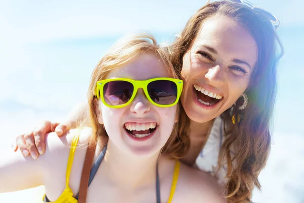 Portrait Smiling Stylish Mother Child Beach Having Fun Time — Stock Photo, Image