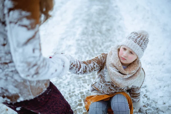 Mother Helping Daughter Getting Falling Outdoors City Park Winter — Stock Photo, Image