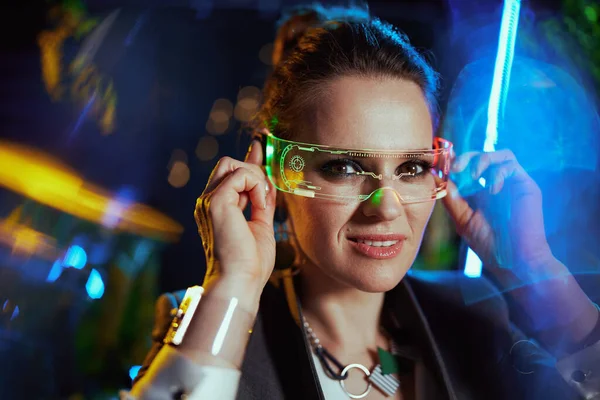 Happy Modern Female Futuristic Goggles Virtual Reality — Foto de Stock