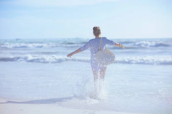 Seen Female White Straw Bag Having Fun Time Rejoicing Beach — Stock Photo, Image