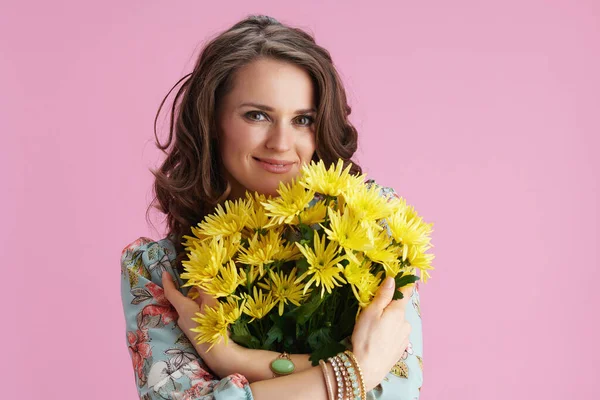 Happy Young Woman Long Wavy Brunette Hair Yellow Chrysanthemums Flowers — Stockfoto