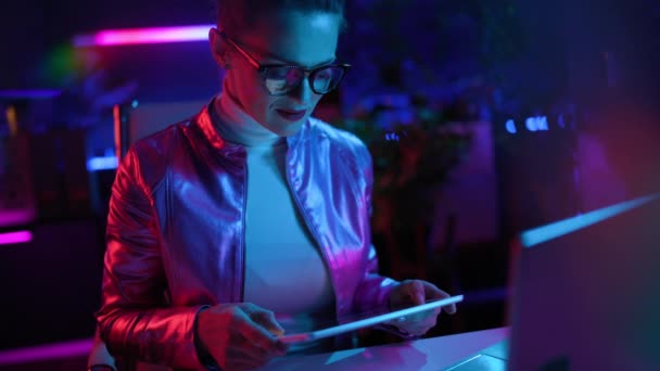 Neon Metaverse Futuristic Concept Elegant Middle Aged Woman Glasses Using — Video Stock