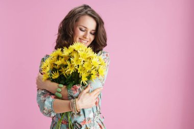 Sarı kasımpatı çiçekli çiçekli çiçek desenli çiçekli çiçek desenli çiçek desenli çiçek desenli çiçekli....