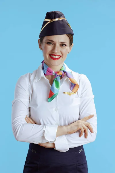Šťastný Stylový Let Letuška Žena Izolované Modrém Pozadí Uniformě — Stock fotografie
