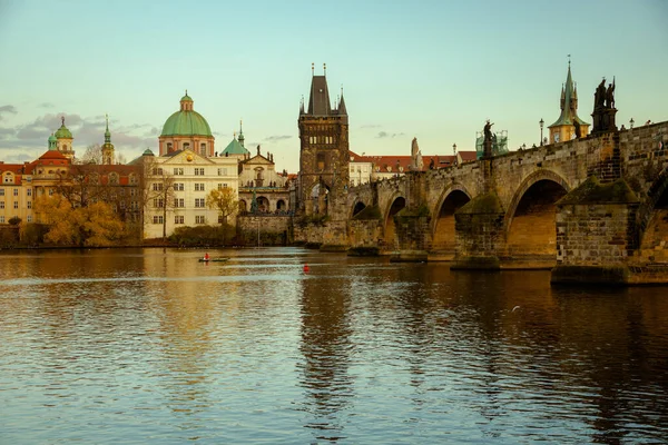 Landskap Med Floden Vltava Och Karlov Mest Kvällen Höst Prag — Stockfoto