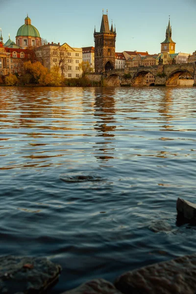 Ландшафт Річкою Влтава Карлов Найчастіше Ввечері Восени Празі Чехія — стокове фото
