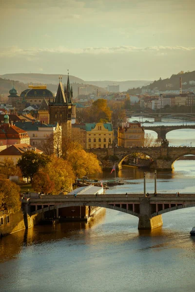 Ландшафт Рекой Влтава Карловым Больше Вечером Осенью Праге Чехия — стоковое фото