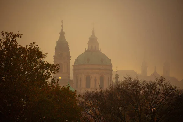 Landschaft Mit Der Nikolaikirche Bei Sonnenuntergang Herbst Prag Tschechien — Stockfoto