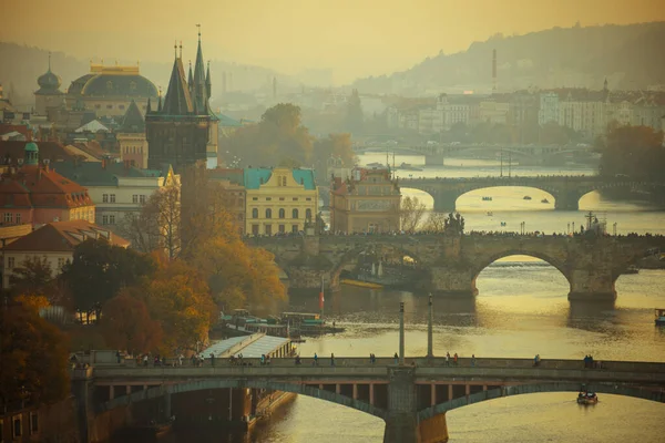 Τοπίο Vltava Ποταμού Και Karlov Πιο Βράδυ Φθινόπωρο Στην Πράγα — Φωτογραφία Αρχείου