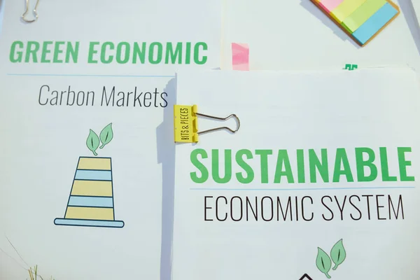 Eco Business Consapevole Documenti Tavola — Foto Stock