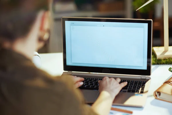 Closeup Modern Business Woman Laptop Writing Email Modern Office — Stock Photo, Image