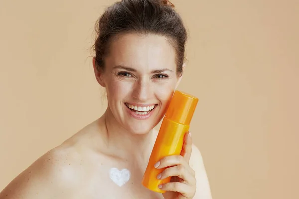 Smiling Modern Years Old Woman Cosmetic Cream Jar Heart Shaped — Stock Photo, Image
