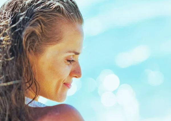 Relaxed Young Woman Beach — Stock Photo, Image
