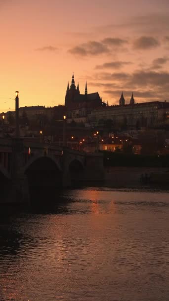 Paisaje Con Río Moldava Catedral San Vito Atardecer Otoño Praga — Vídeos de Stock