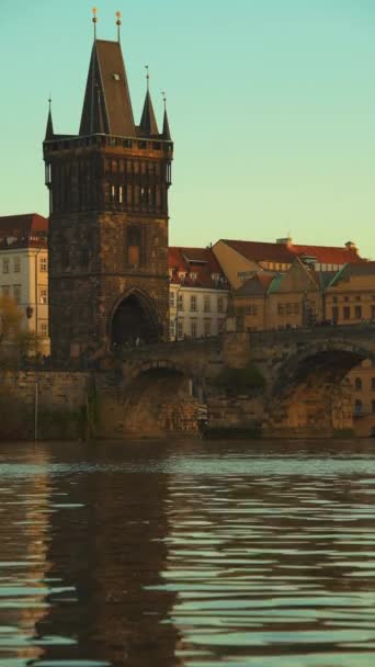 Paisaje Con Río Moldava Karlov Mayoría Noche Otoño Praga República — Vídeo de stock