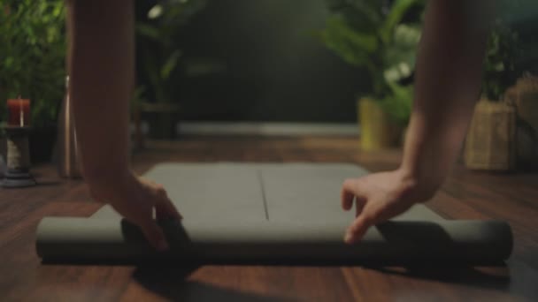 Closeup Middle Aged Woman Yoga Mat Folding Mat Green House — Vídeo de stock