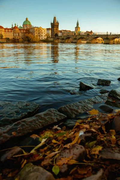 Krajina Řekou Vltavou Karlovým Mostem Večer Podzim Praze — Stock fotografie