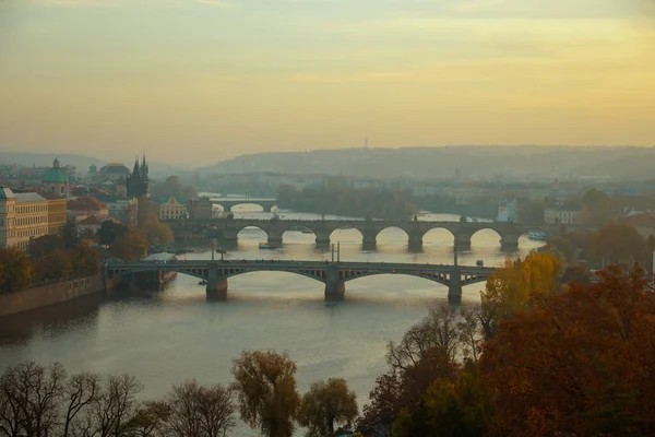 Paisaje Con Río Moldava Karlov Más Atardecer Otoño Praga República — Foto de Stock