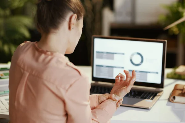 Seen Modern Business Woman Laptop Having Wrist Pain Modern Office — Stock Photo, Image